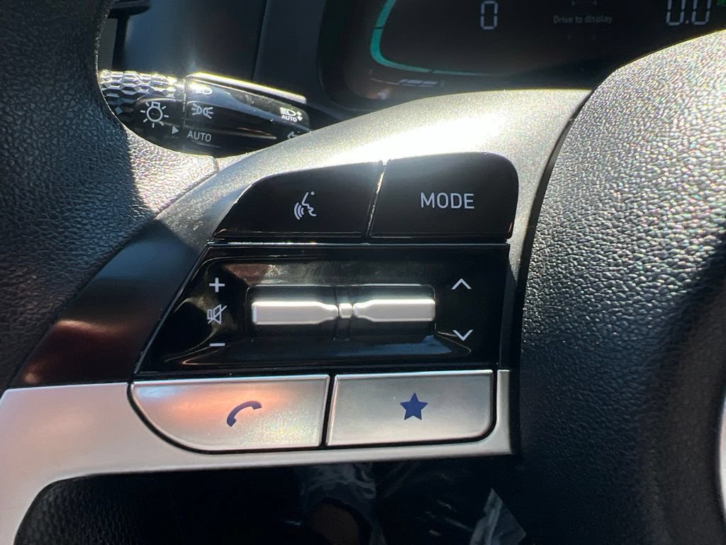 Used 2025 Hyundai Elantra Hybrid FWD image 38