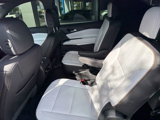 Certified 2025 Chevrolet Traverse High Country FWD image 7