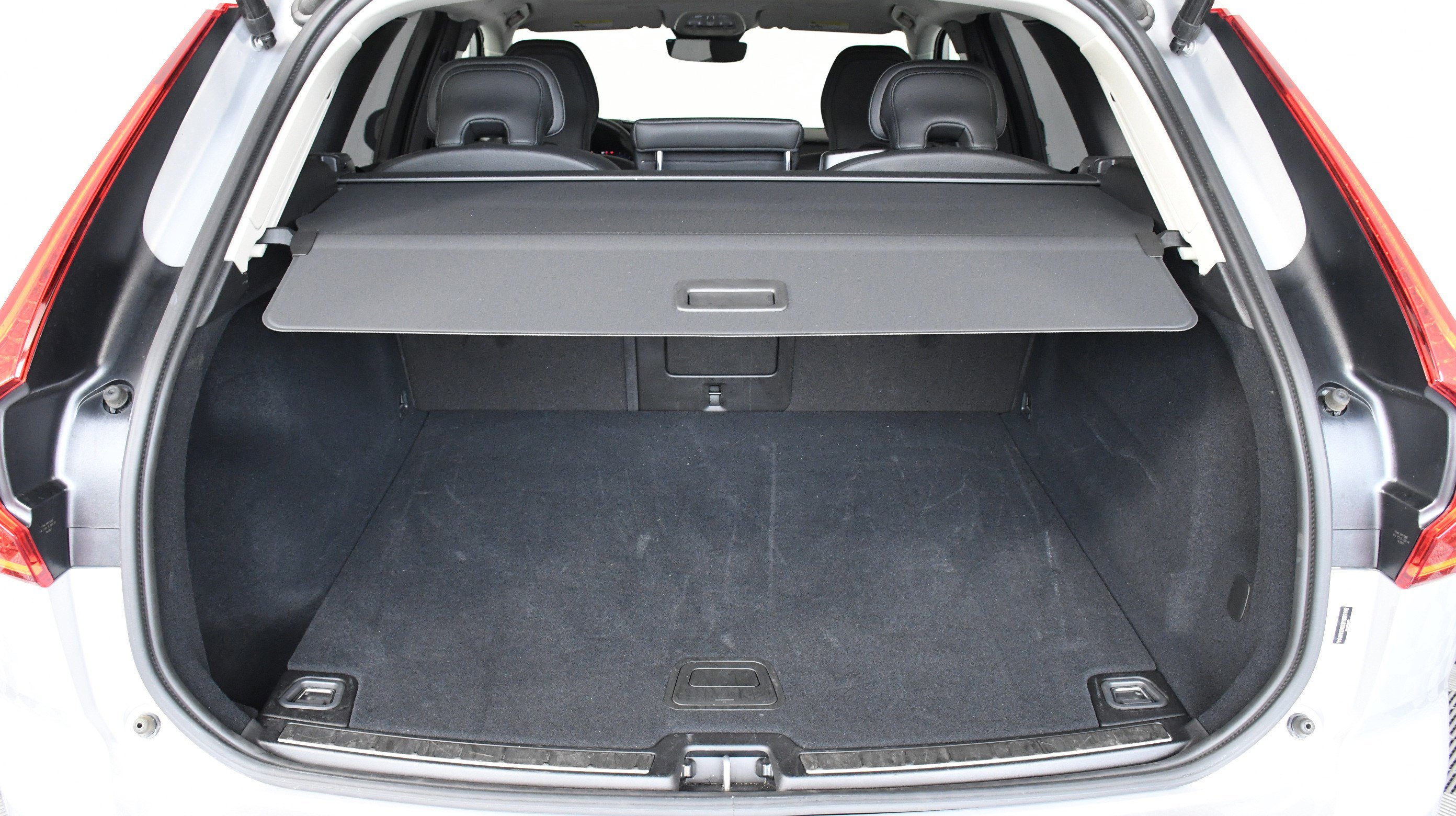 Used 2025 Volvo XC60 B5 Plus image 33