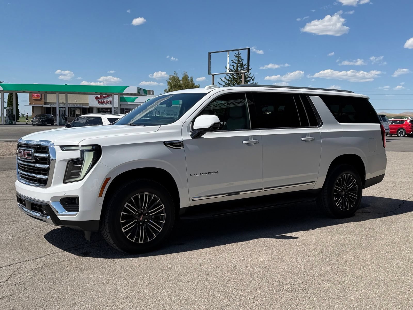 Used 2025 GMC Yukon XL Elevation AWD/4WD image 9