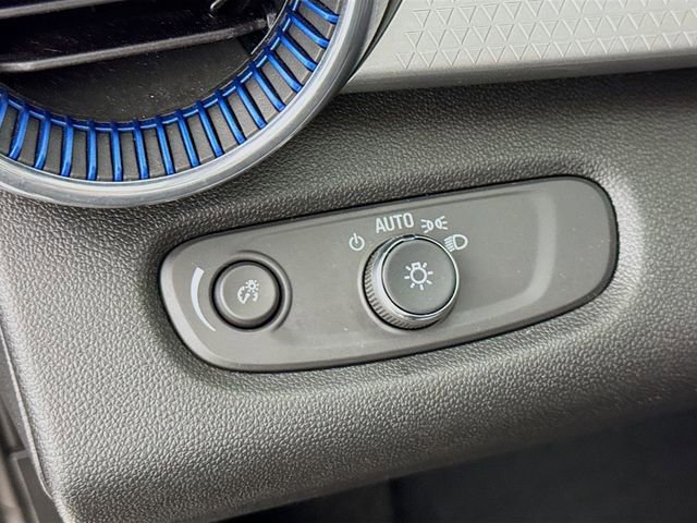 Used 2025 Chevrolet Trax LT w/ LT Convenience Package image 10