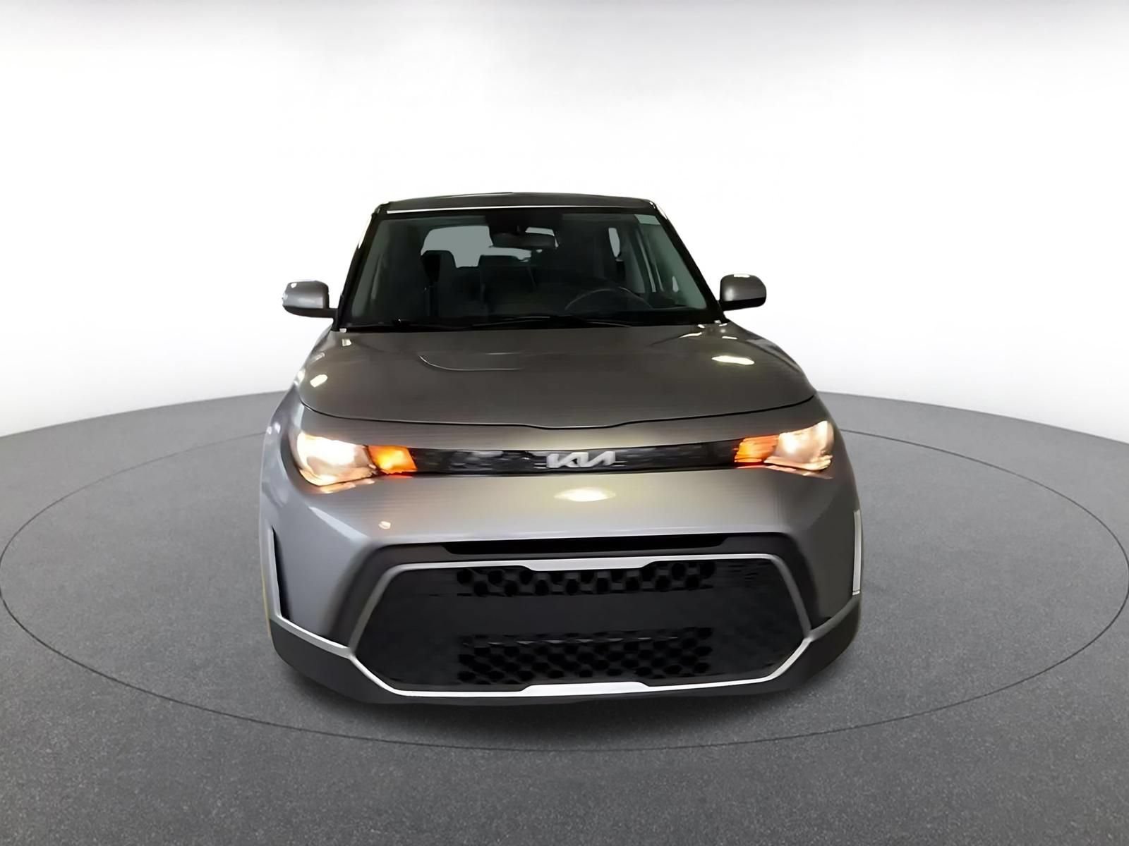 Used 2025 Kia Soul LX w/ LX Technology Package FWD image 4