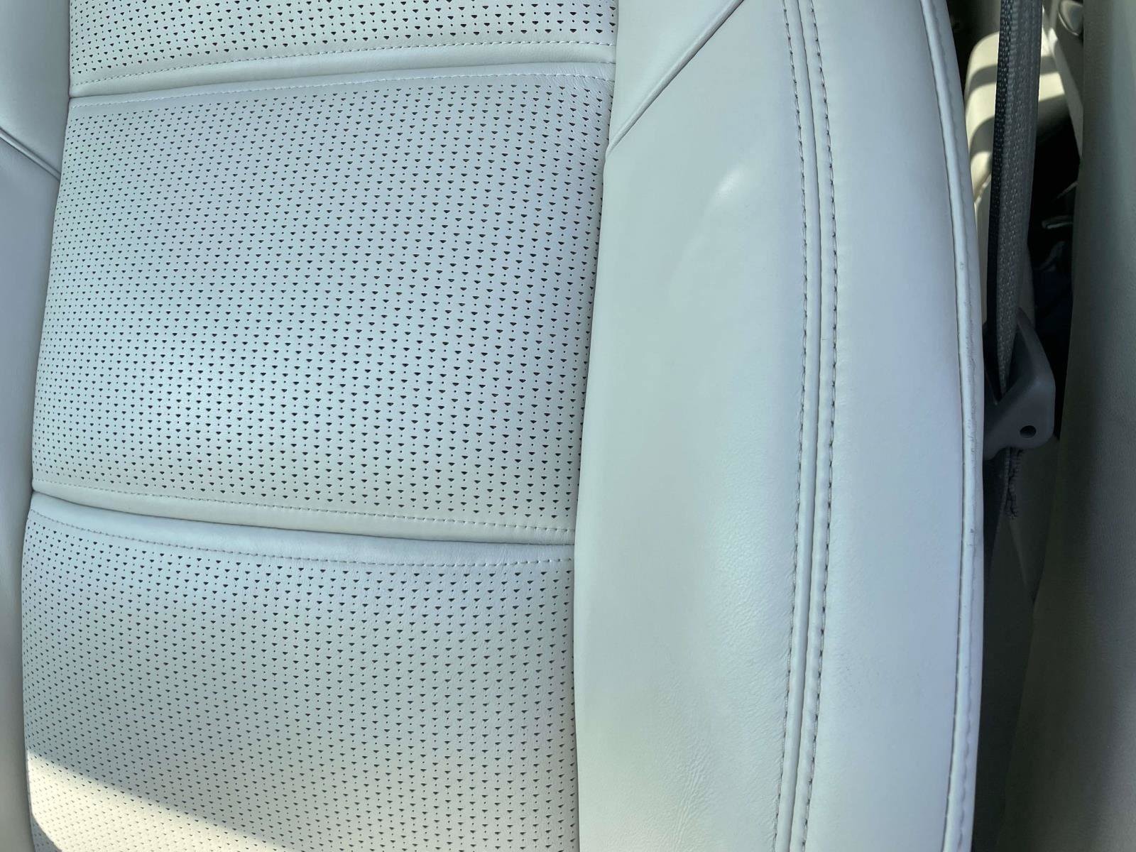 Certified 2024 Cadillac Escalade ESV Premium Luxury Platinum w/ LPO, Floor Liner Package AWD/4WD image 19