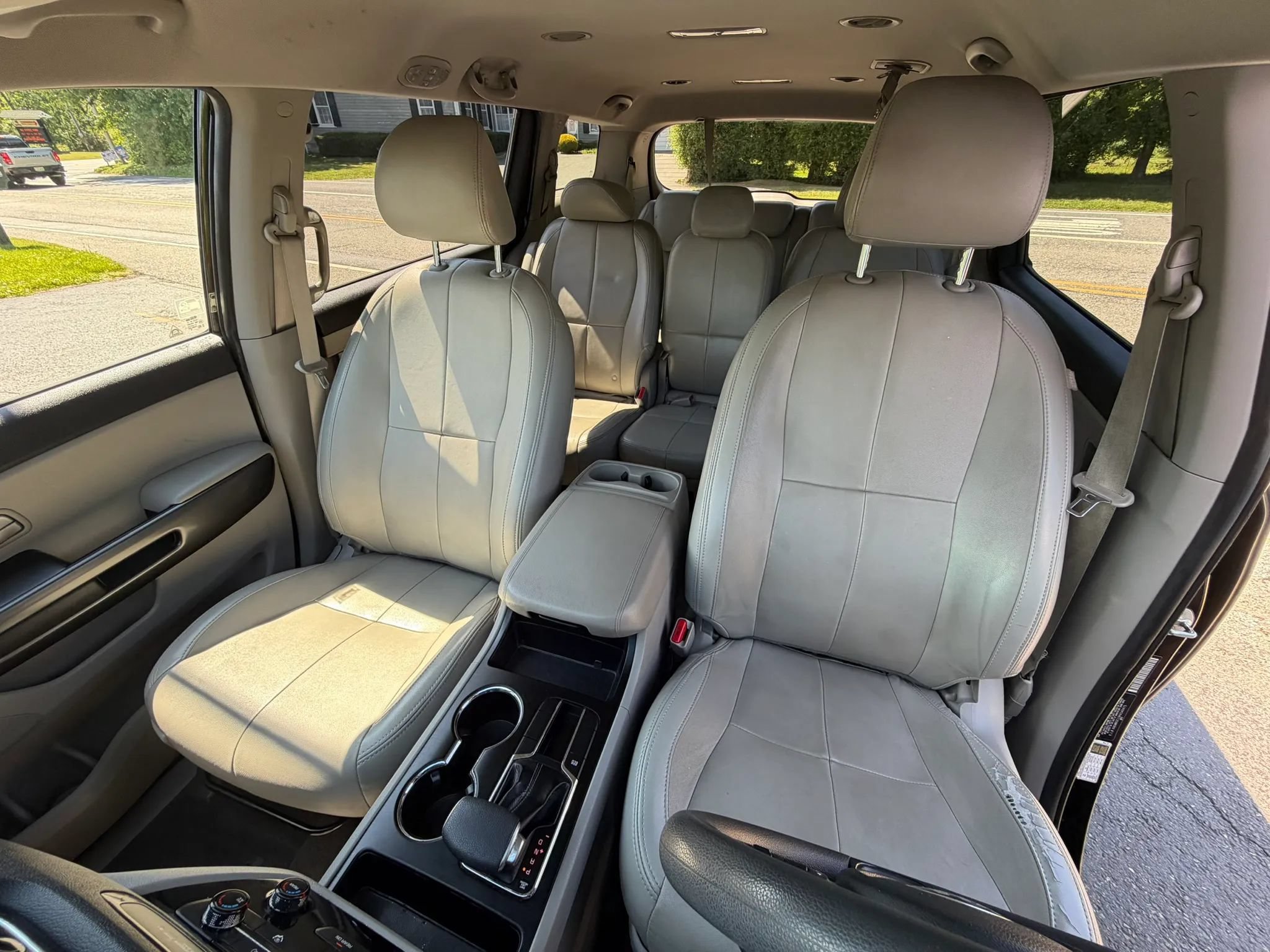 Used 2019 Kia Sedona LX FWD image 14