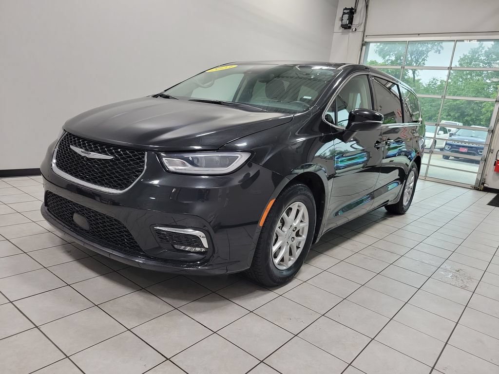 Certified 2023 Chrysler Pacifica Touring-L FWD image 8