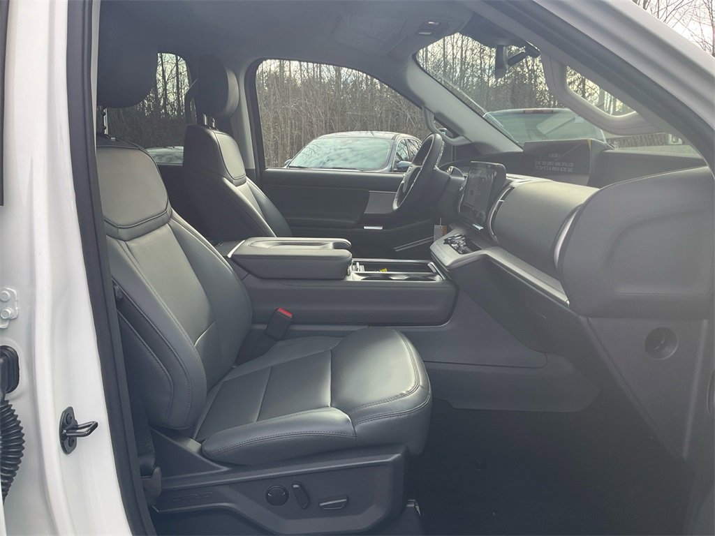 New 2026 Ford Expedition Active image 12