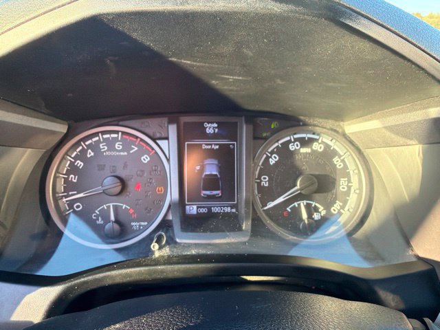 Used 2017 Toyota Tacoma TRD Sport AWD/4WD image 21