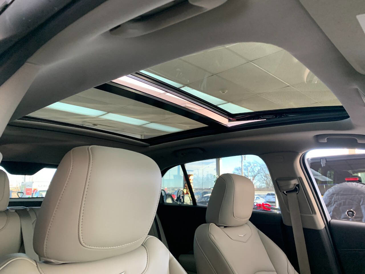 Used 2023 Cadillac XT4 Luxury w/ Cold Weather Package image 14