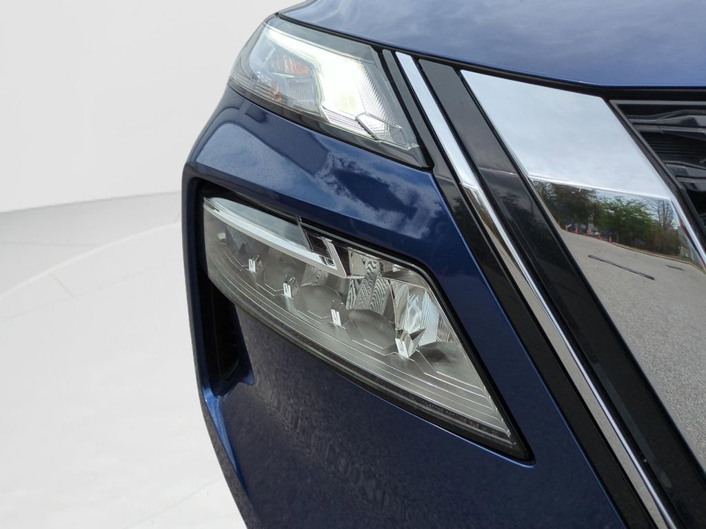 Certified 2023 Nissan Rogue SV image 9