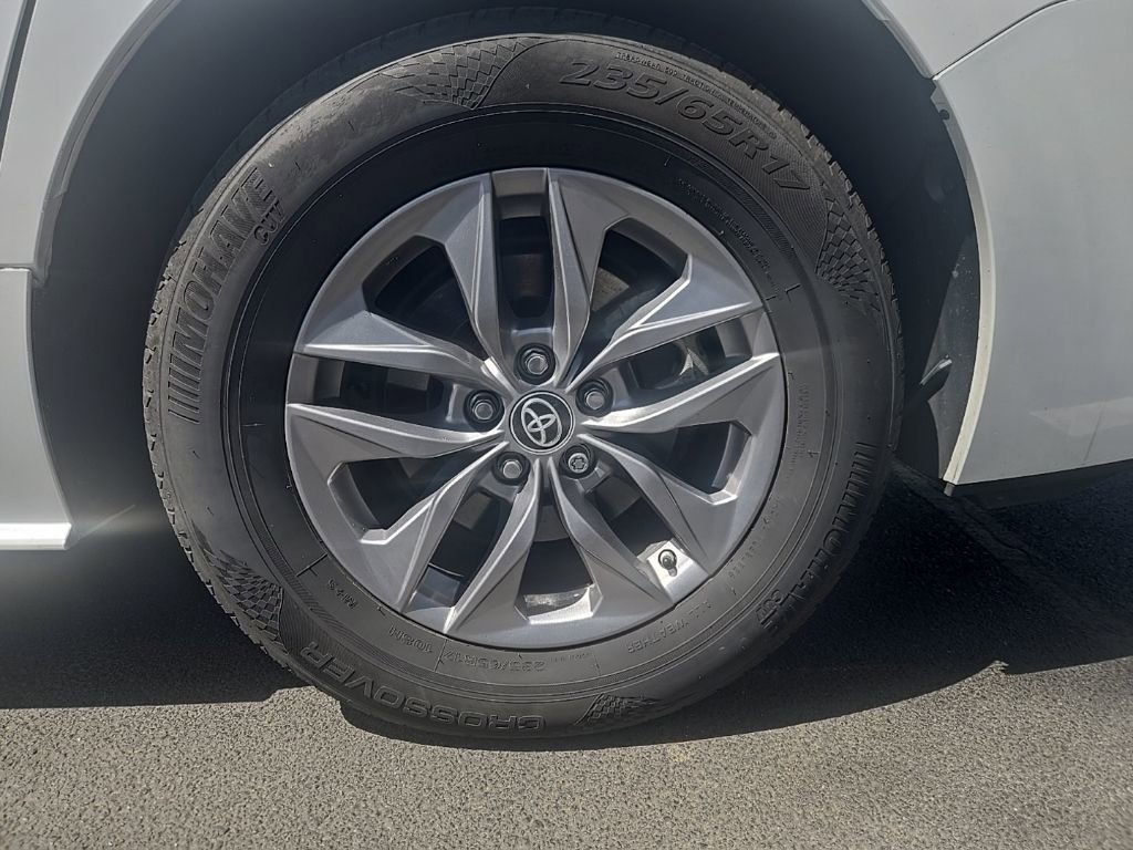 Used 2023 Toyota Sienna XLE image 9