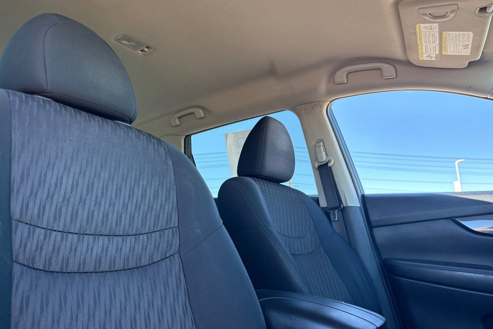 Used 2018 Nissan Rogue SV image 14