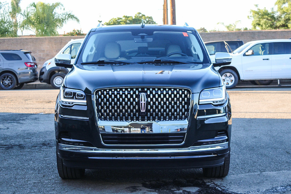 Used 2024 Lincoln Navigator Black Label AWD/4WD image 2