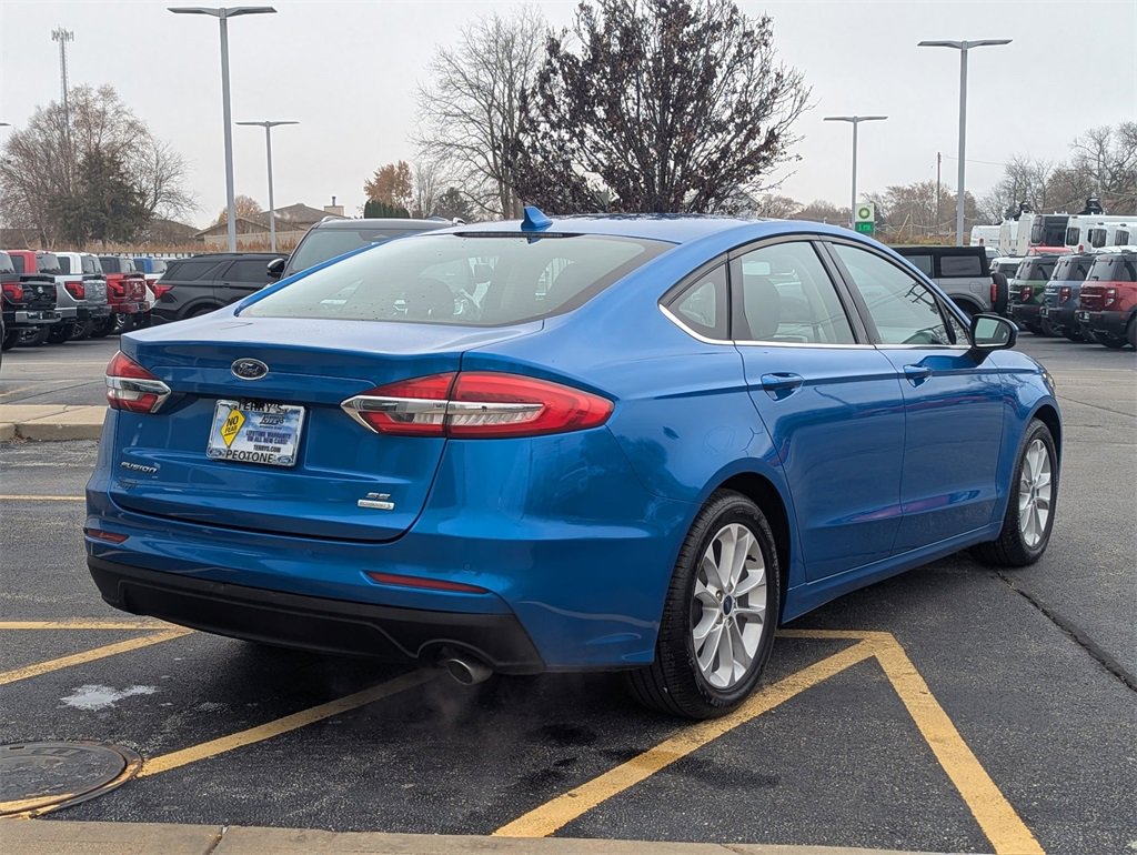 Used 2020 Ford Fusion SE image 3