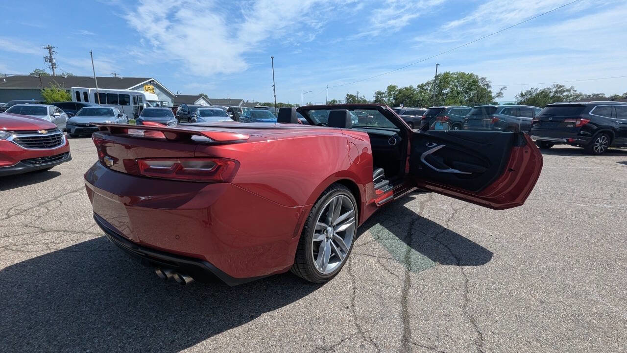 Used 2017 Chevrolet Camaro LT RWD image 11