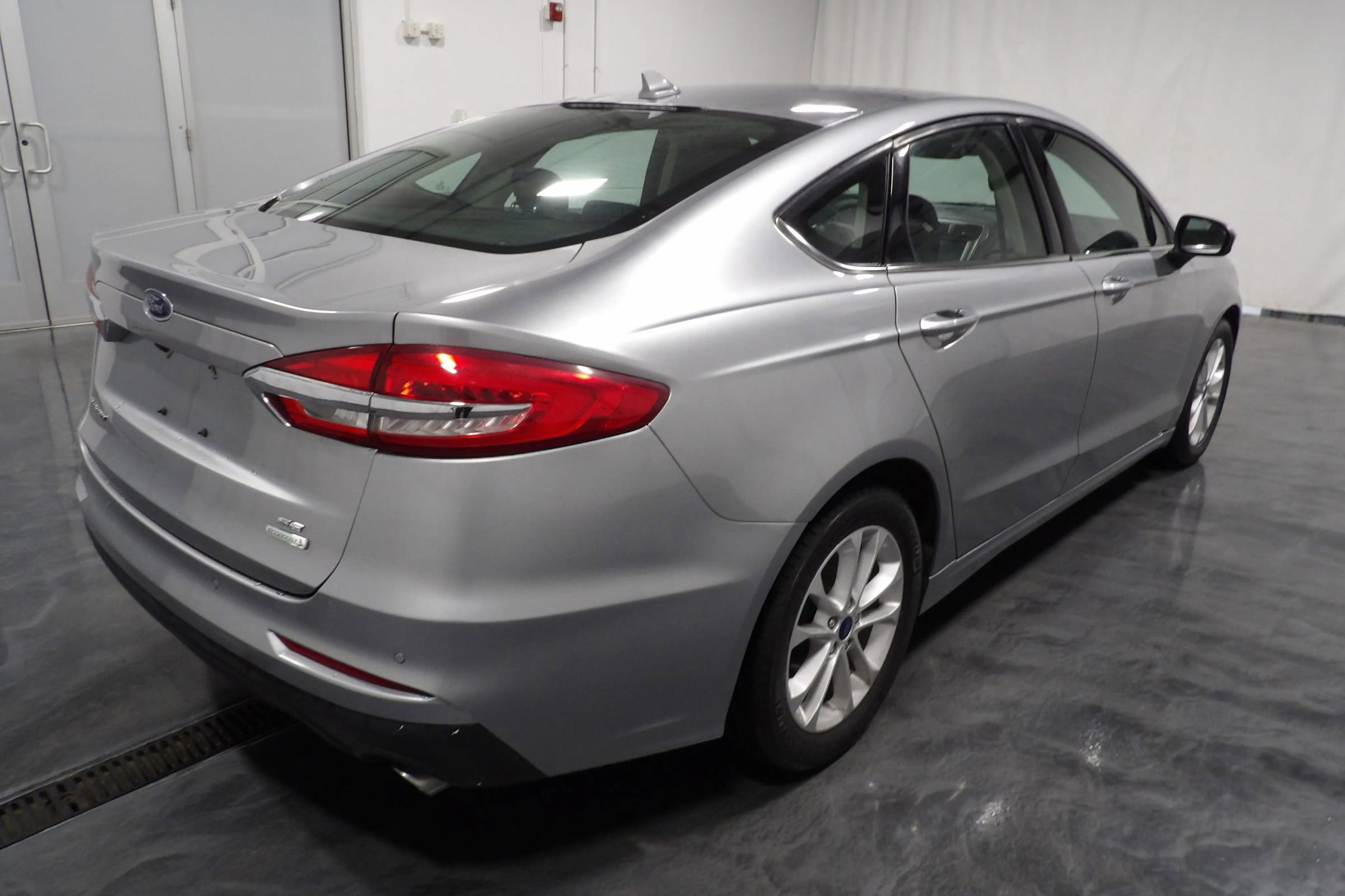 Used 2020 Ford Fusion SE image 4