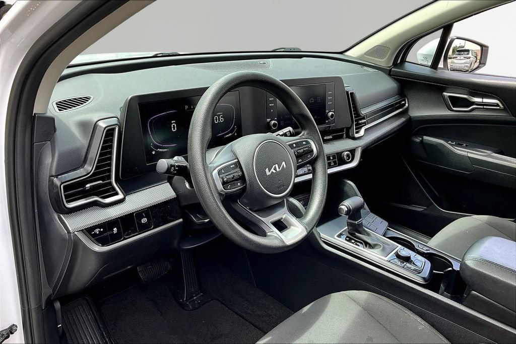 Used 2025 Kia Sportage LX FWD image 17