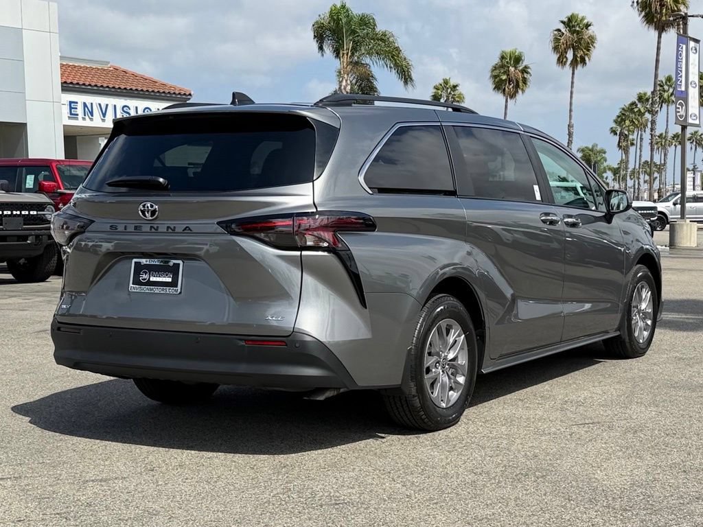 Used 2026 Toyota Sienna XLE FWD image 8