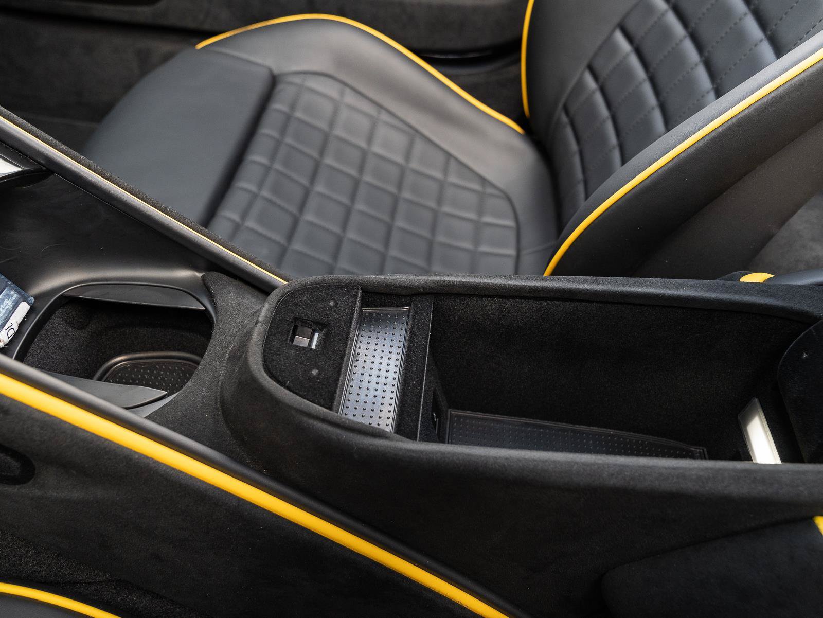 Used 2025 Ferrari Roma Spider RWD image 38