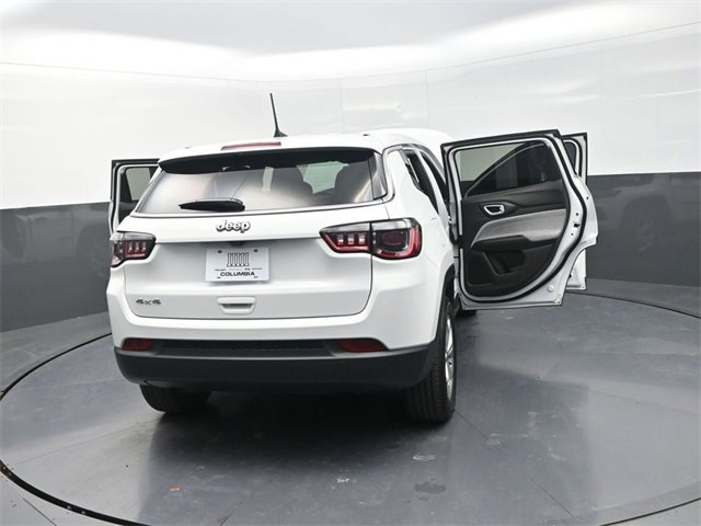 Used 2025 Jeep Compass Sport image 30