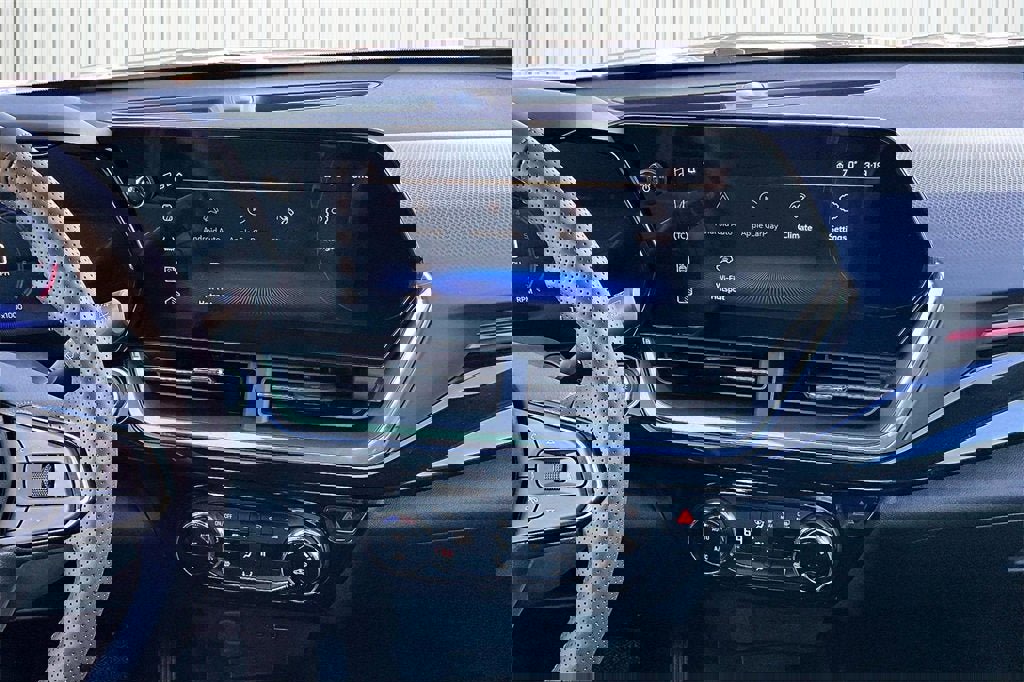 New 2026 Chevrolet Trax RS w/ Sunroof Package image 4