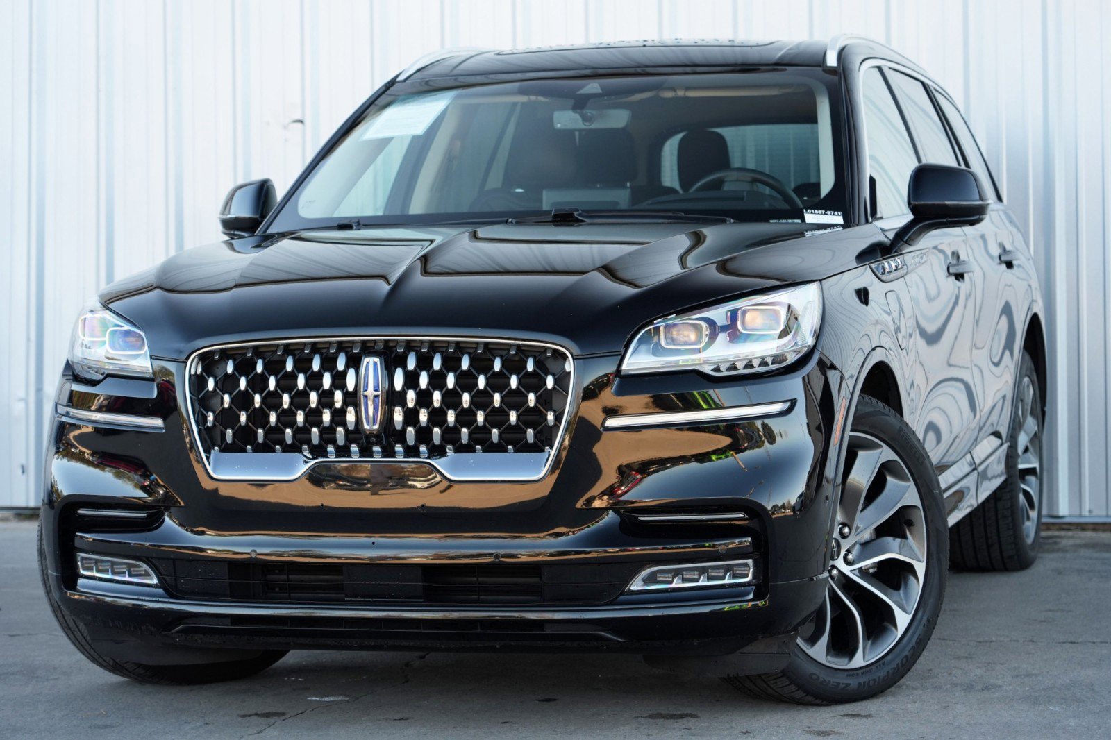 Used 2023 Lincoln Aviator Grand Touring w/ Equipment Group 301A AWD/4WD image 3