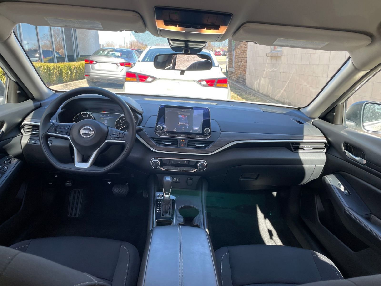 Used 2025 Nissan Altima 2.5 SV image 32