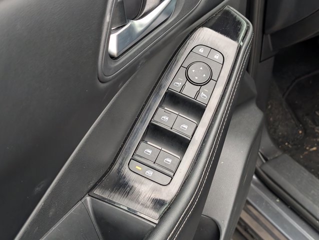 Used 2025 Nissan Rogue SV image 15
