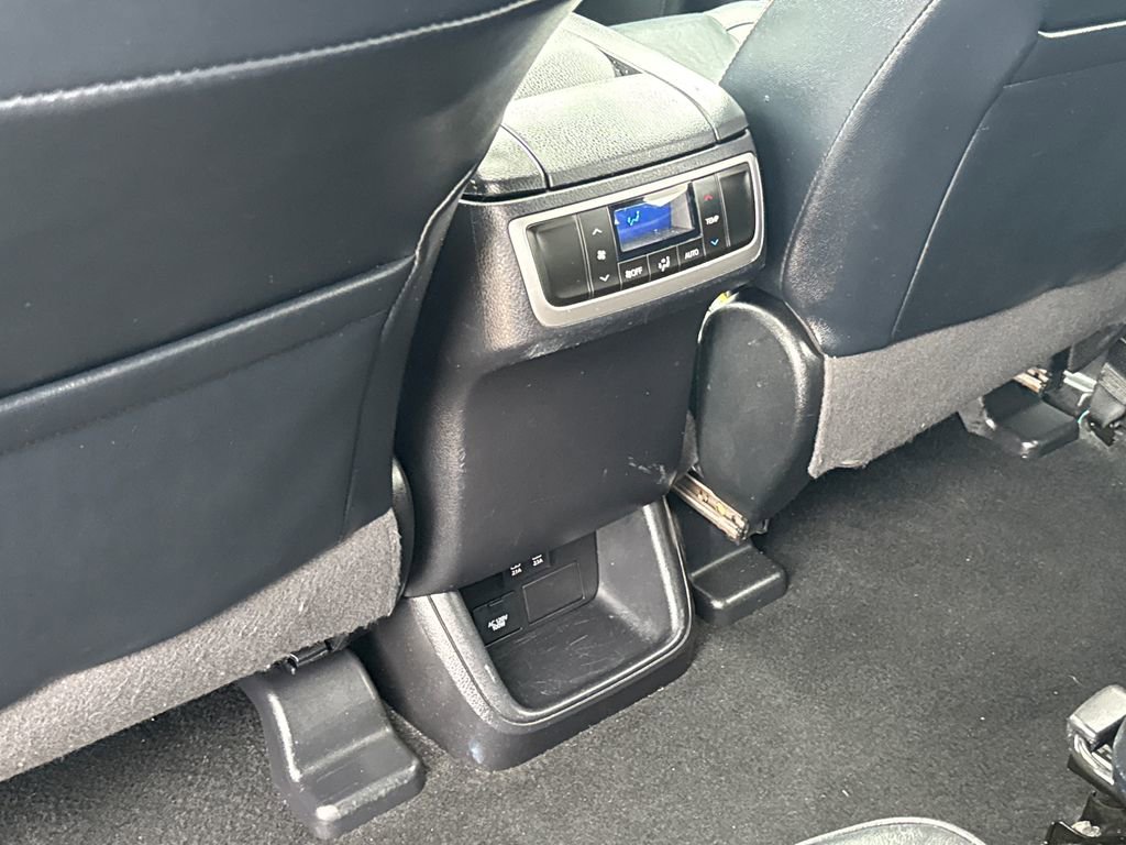 Used 2017 Toyota Highlander XLE AWD/4WD image 38