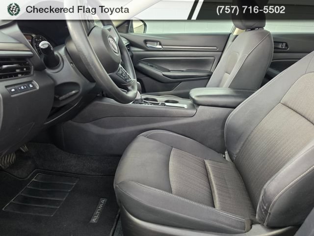 Used 2025 Nissan Altima 2.5 SV FWD image 14