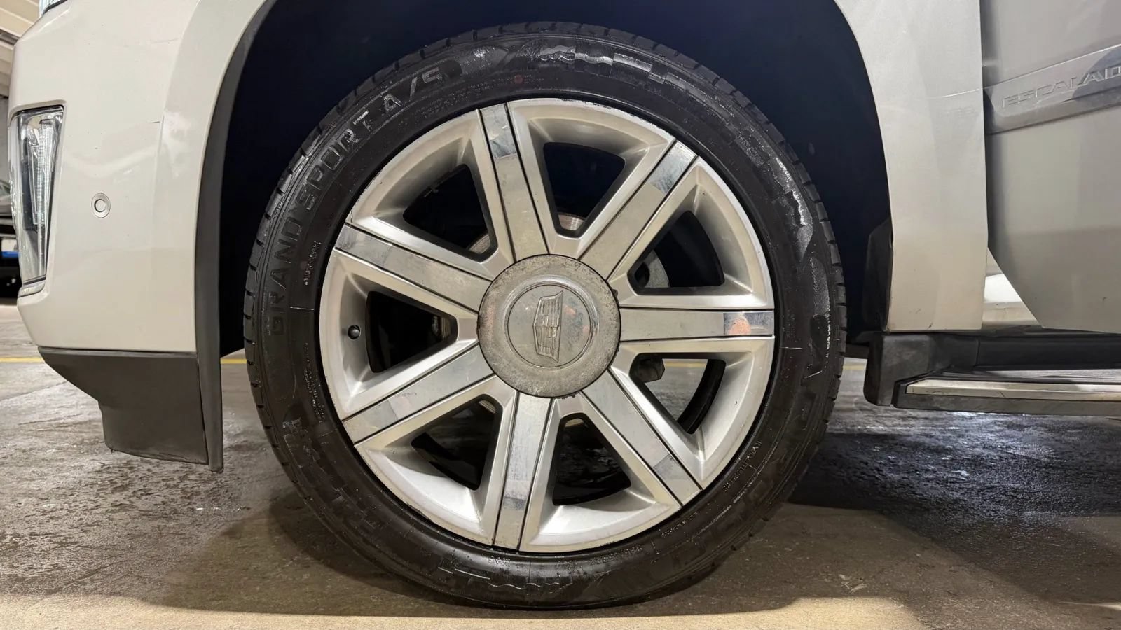 Used 2017 Cadillac Escalade ESV Luxury AWD/4WD image 20