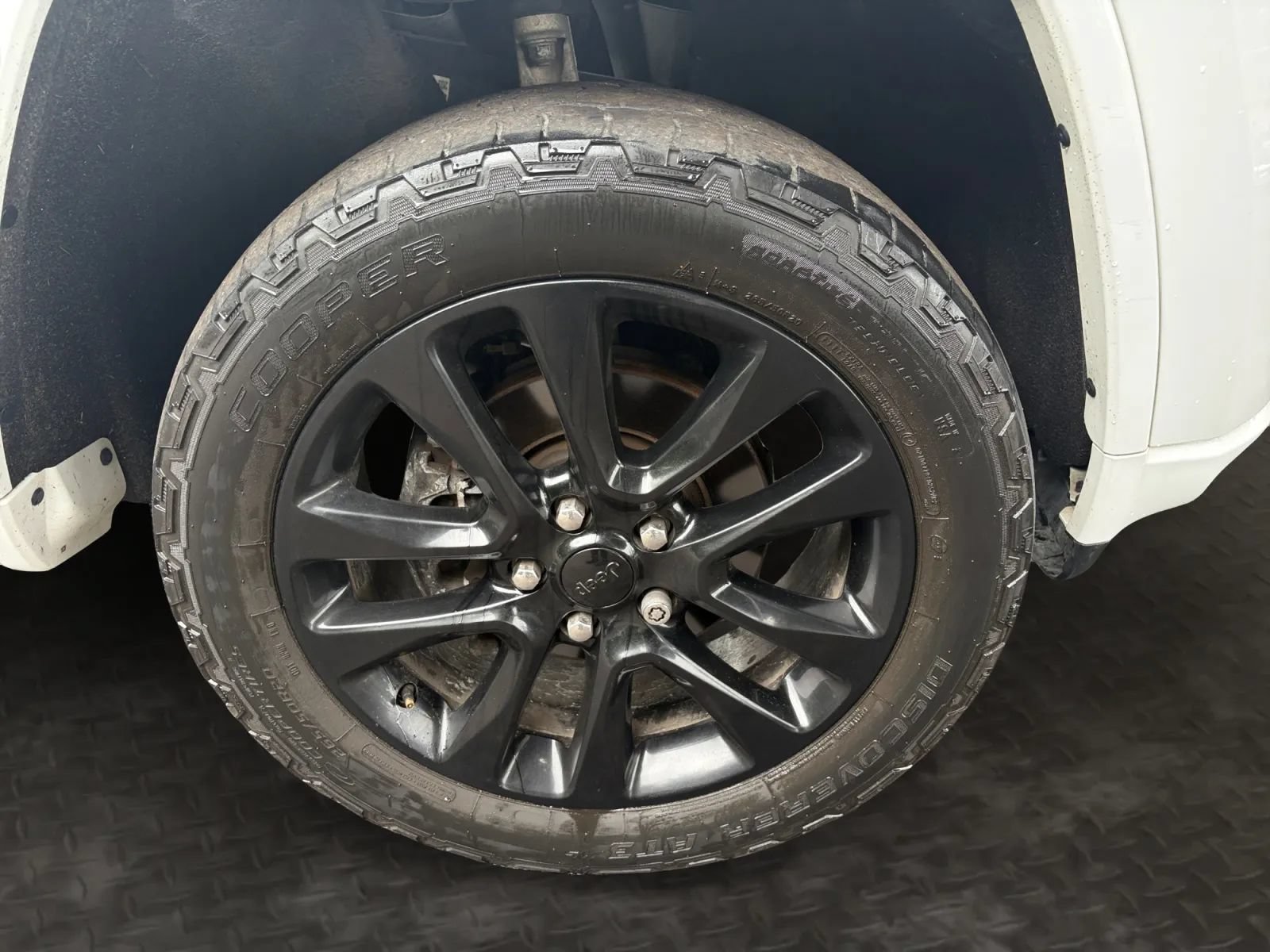 Used 2019 Jeep Grand Cherokee Altitude AWD/4WD image 38