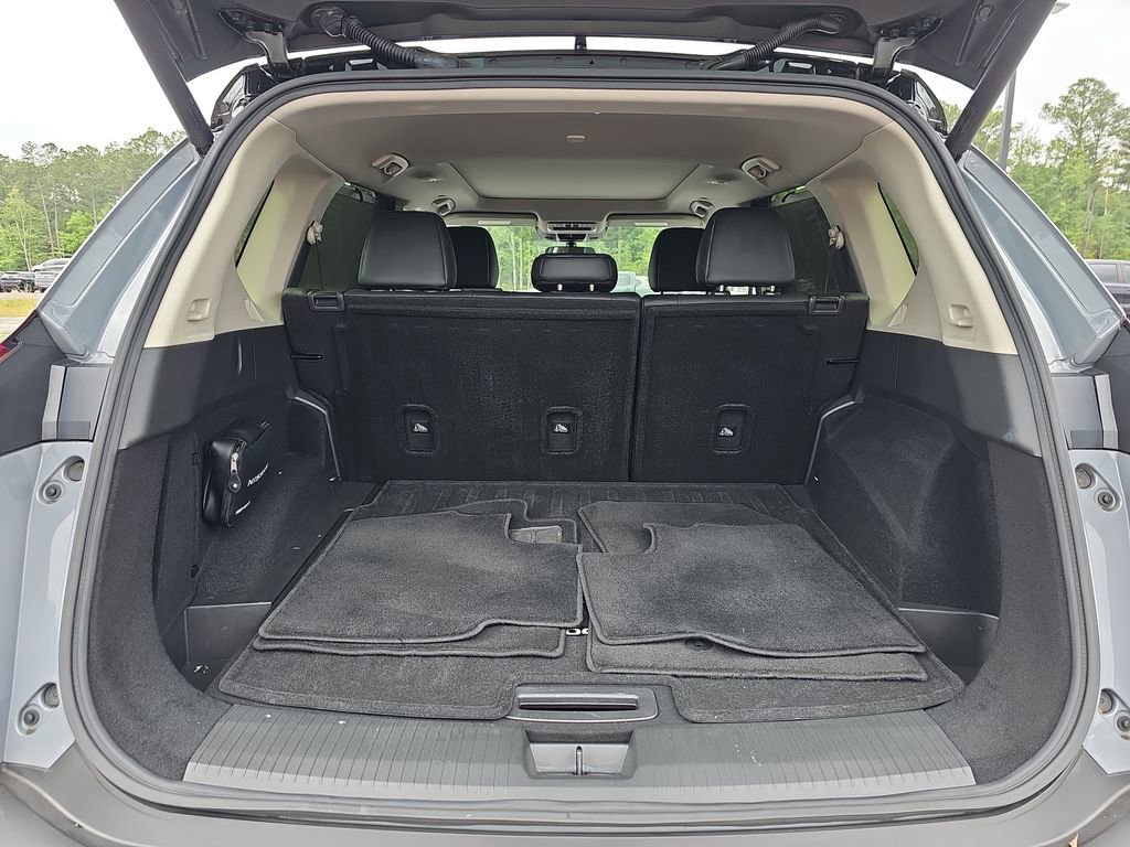 Used 2023 Nissan Rogue SV w/ SV Premium B Package FWD image 16