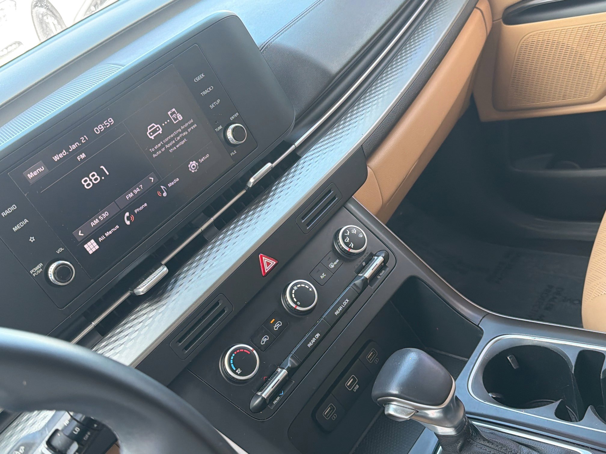 Used 2023 Kia Carnival LX image 27