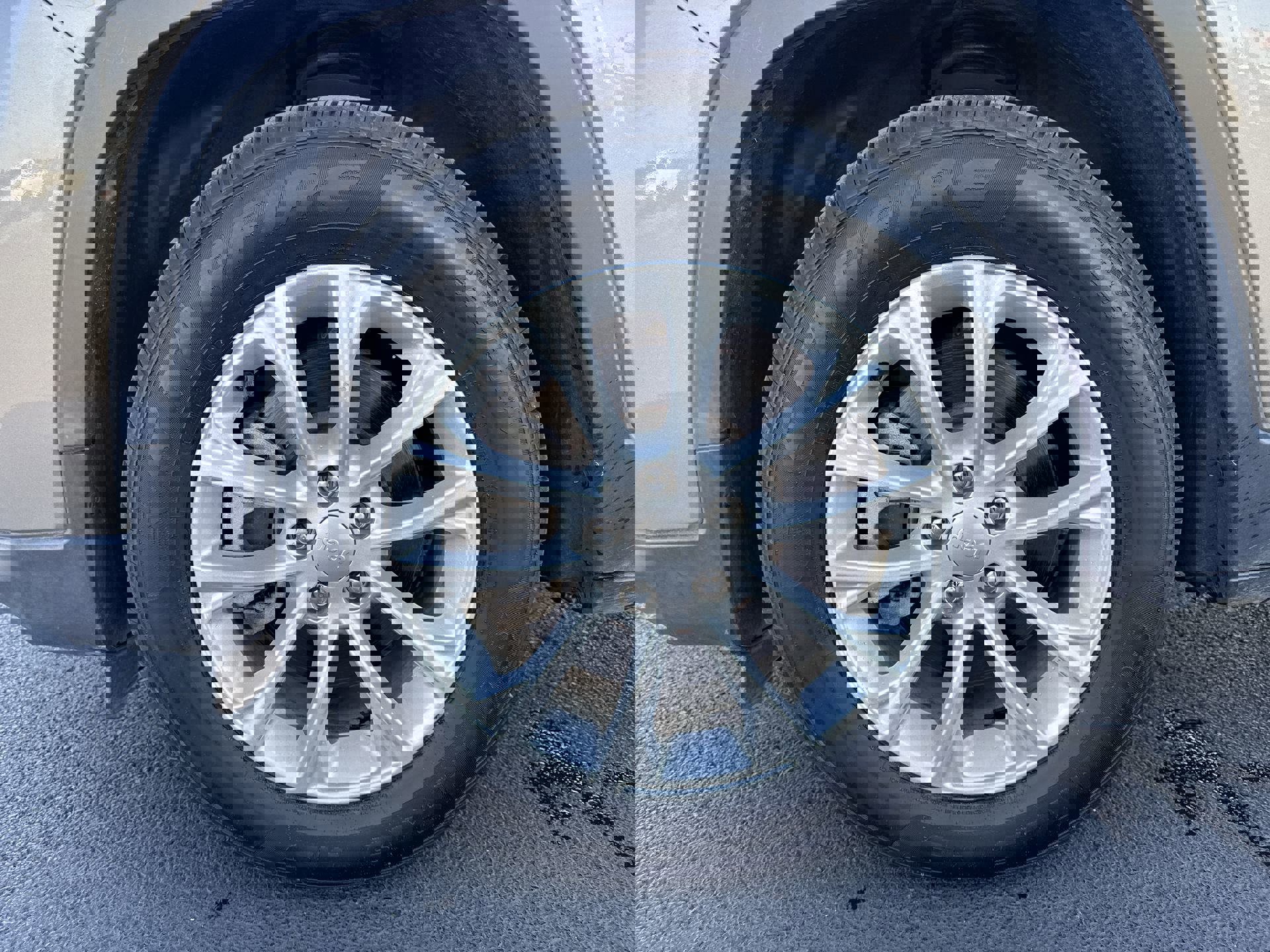 Used 2020 Jeep Cherokee Latitude image 10