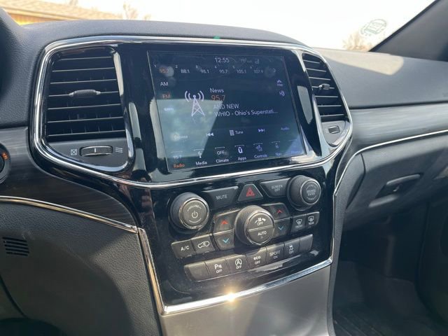 Used 2019 Jeep Grand Cherokee Limited w/ Luxury Group II image 14