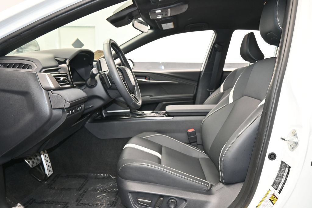 Used 2026 Toyota Camry SE FWD image 11