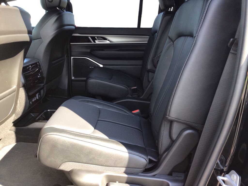 New 2026 Jeep Grand Wagoneer Limited AWD/4WD image 10