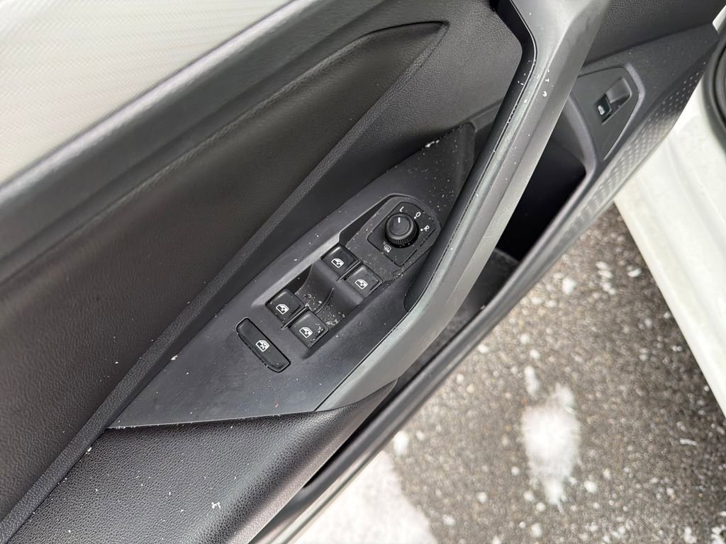 Used 2019 Volkswagen Jetta SE image 12