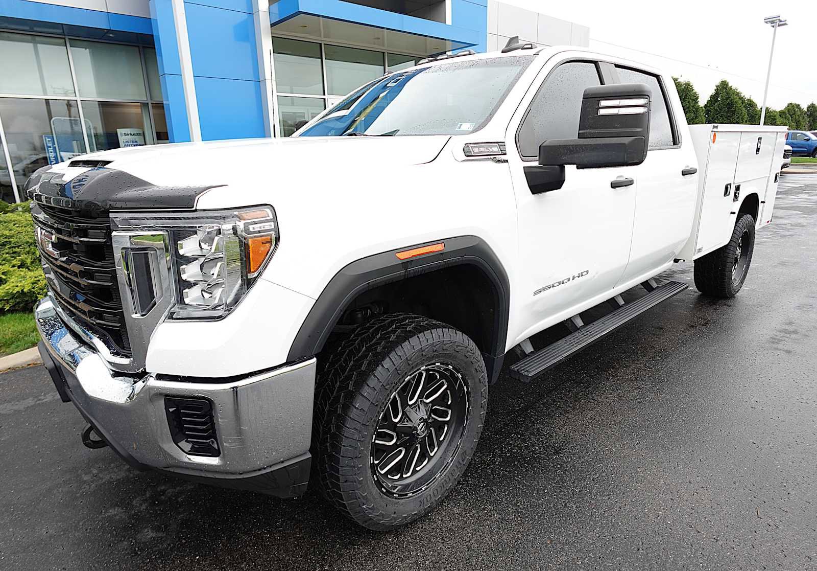 Used 2023 GMC Sierra 3500 Pro w/ Convenience Package AWD/4WD image 3