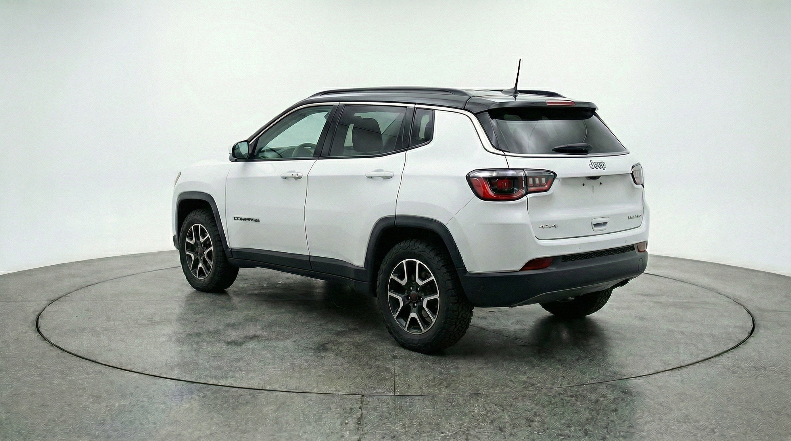 Used 2025 Jeep Compass Trailhawk AWD/4WD image 6