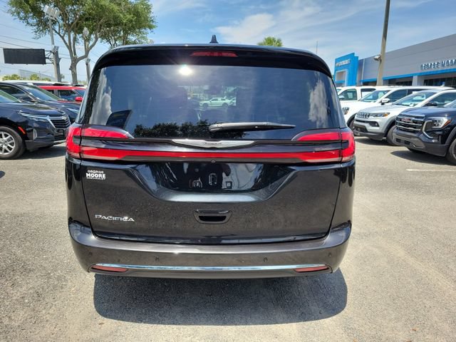Used 2023 Chrysler Pacifica Touring-L FWD image 9