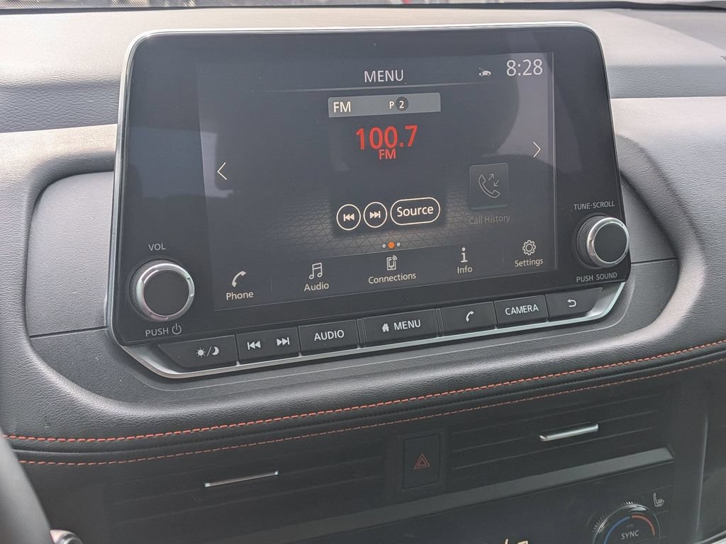 Used 2025 Nissan Rogue SV AWD/4WD image 13