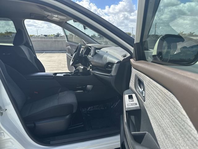 Used 2023 Nissan Rogue SV image 29