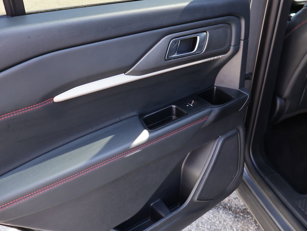 Used 2025 Ford Explorer ST-Line w/ ST-Line Street Pack image 13