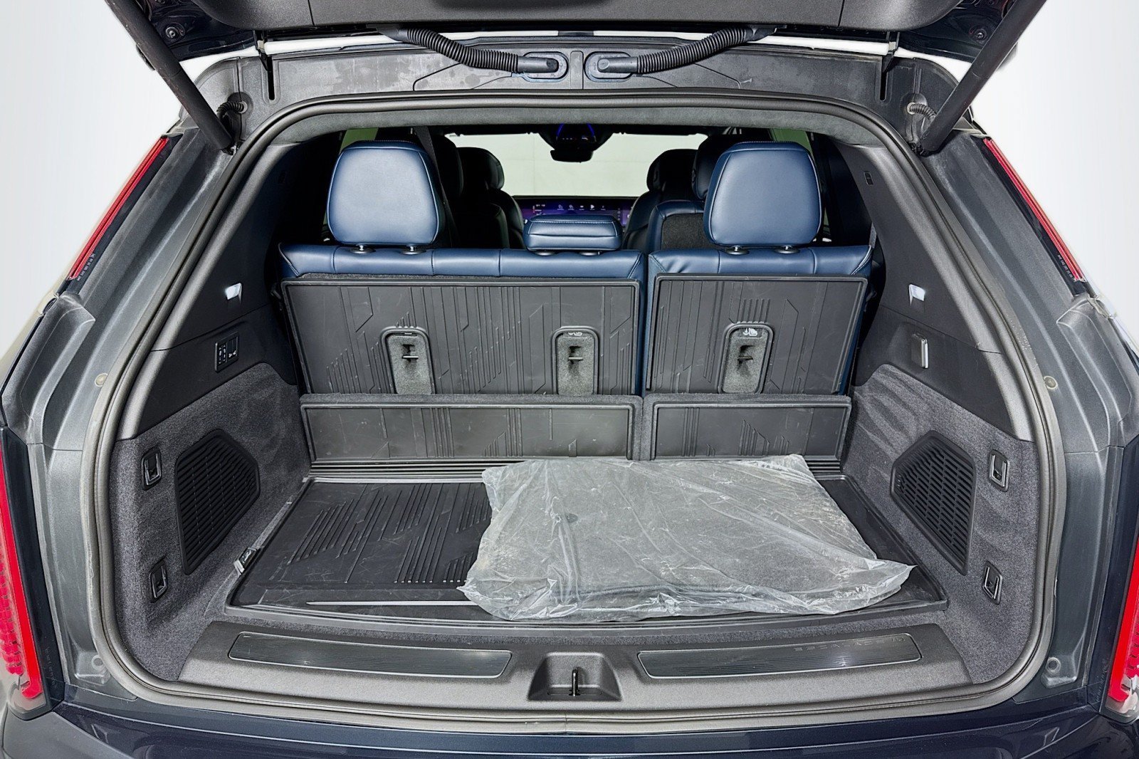 Used 2026 Cadillac Escalade IQ Luxury 2 w/ LPO, Floor Liner Package AWD/4WD image 23