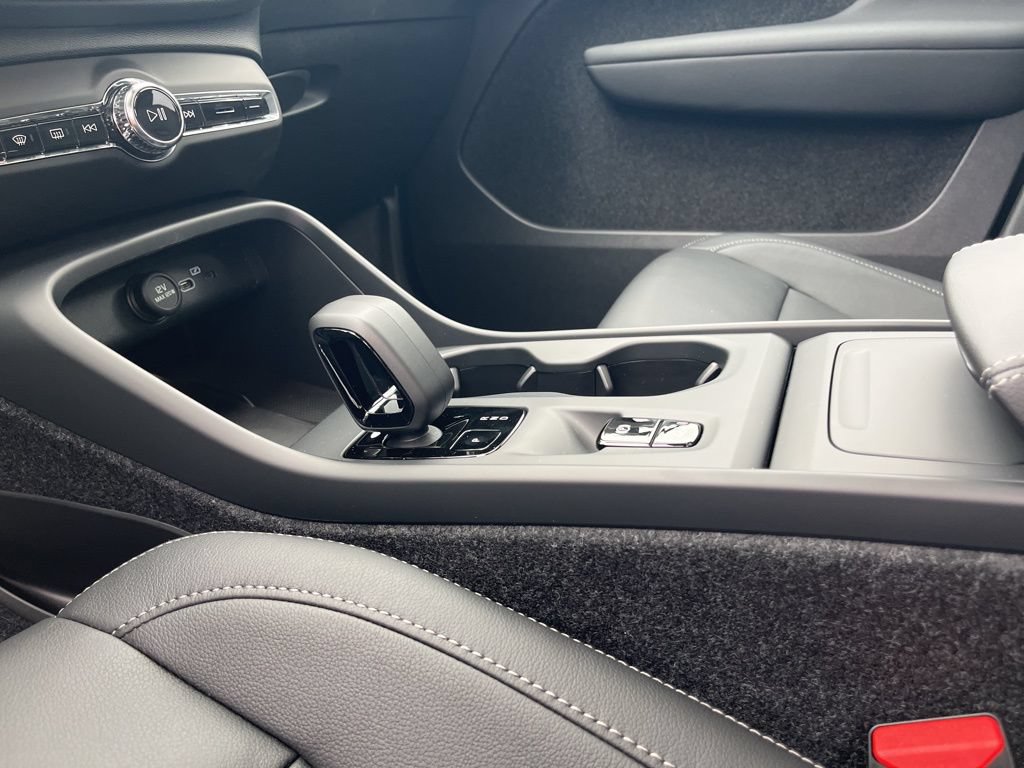 New 2026 Volvo XC40 B5 Core w/ Protection Package Premier AWD/4WD image 13