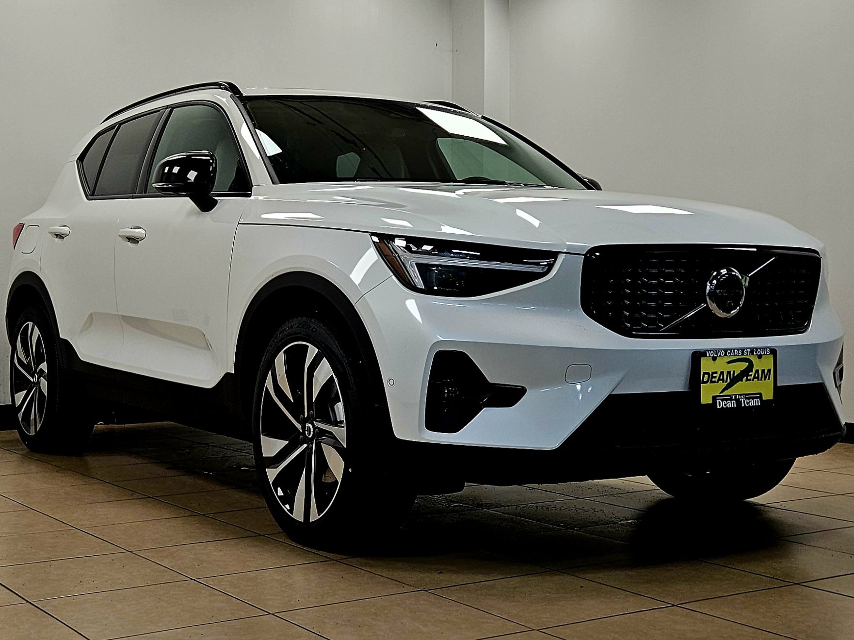 New 2026 Volvo XC40 B5 Ultra w/ Climate Package AWD/4WD image 3