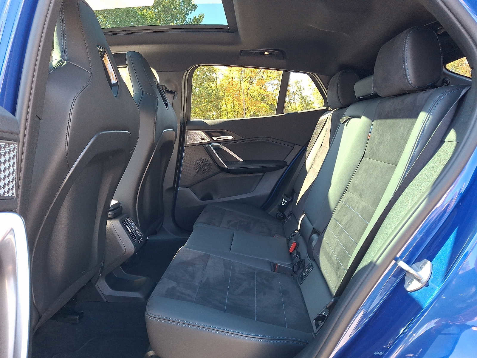 Used 2025 BMW X2 M35i w/ Premium Package image 10