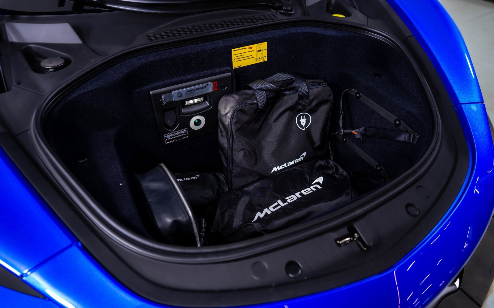 Used 2025 McLaren Artura Spider image 25