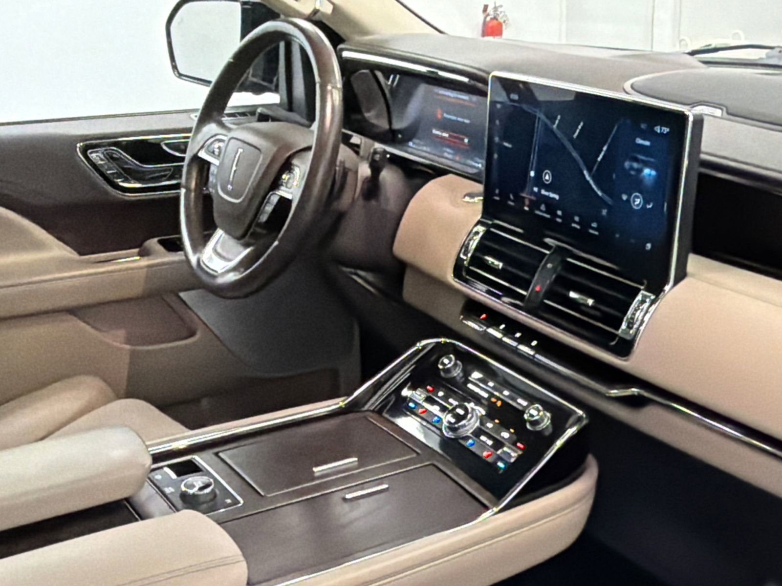 Used 2023 Lincoln Navigator L Reserve AWD/4WD image 12